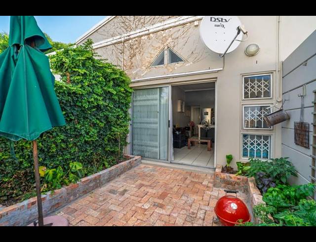 1 BEDROOM APARTMENT FOR SALE IN KENILWORTH